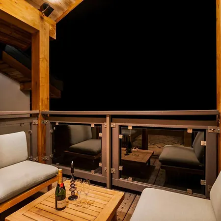 Exclusive Penthouse - Sauna, Ski-in Ski-out, Panoramic Views, Balcony