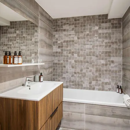 Exclusive Penthouse - Sauna, Ski-in Ski-out, Panoramic Views, Balcony Куршевель